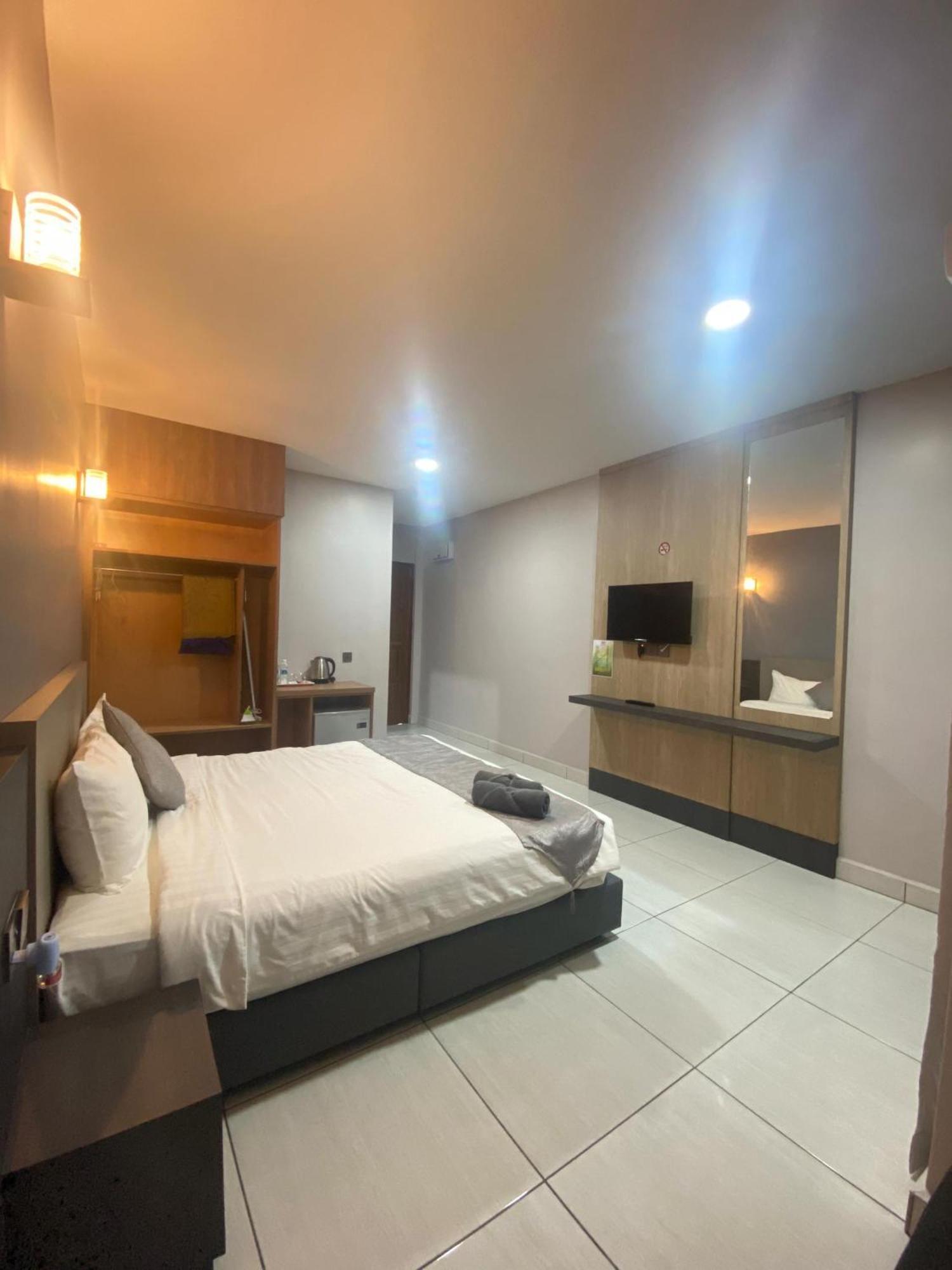 Grand Village Inn Пантай-Сенанг Экстерьер фото