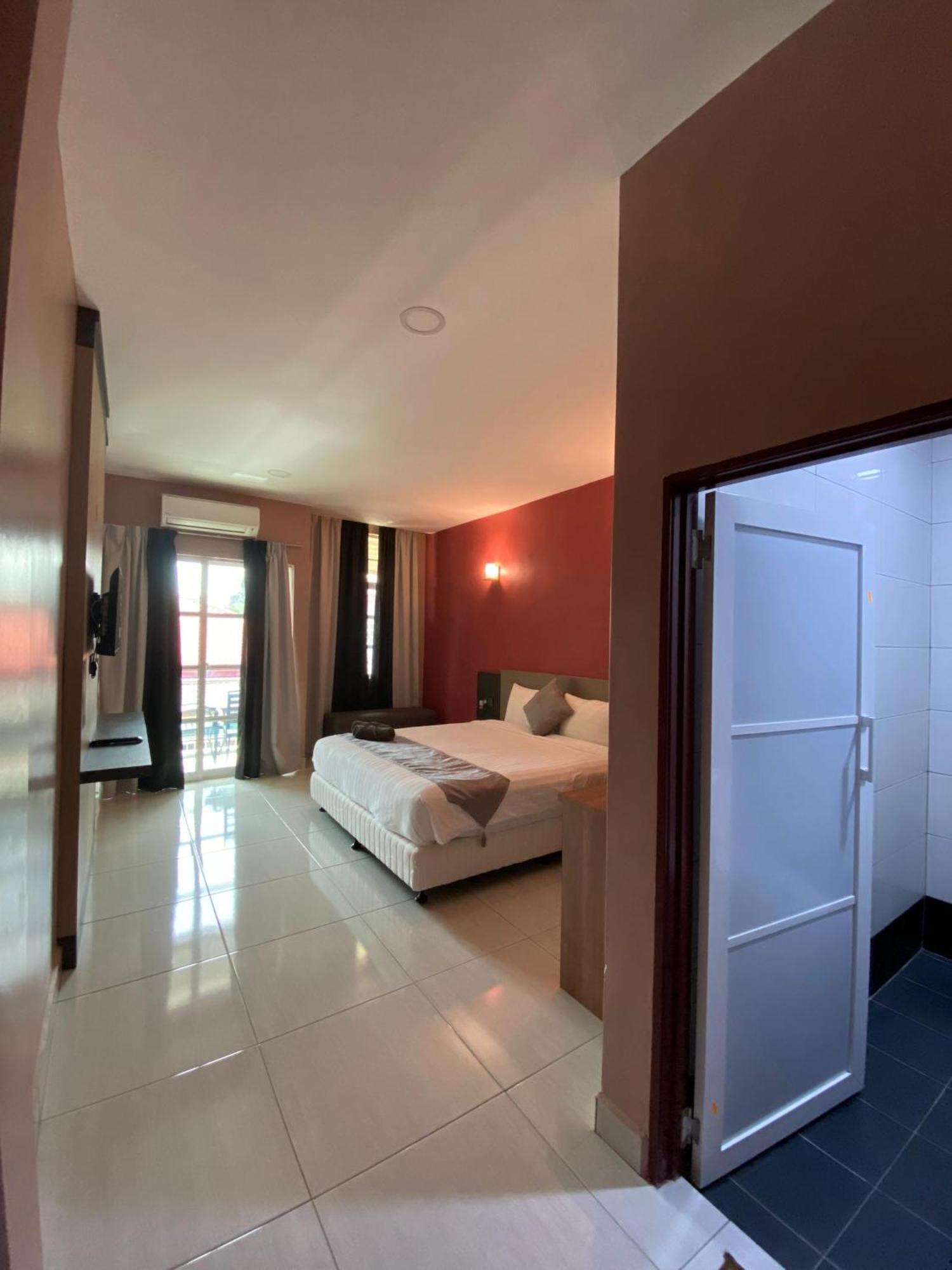 Grand Village Inn Пантай-Сенанг Экстерьер фото